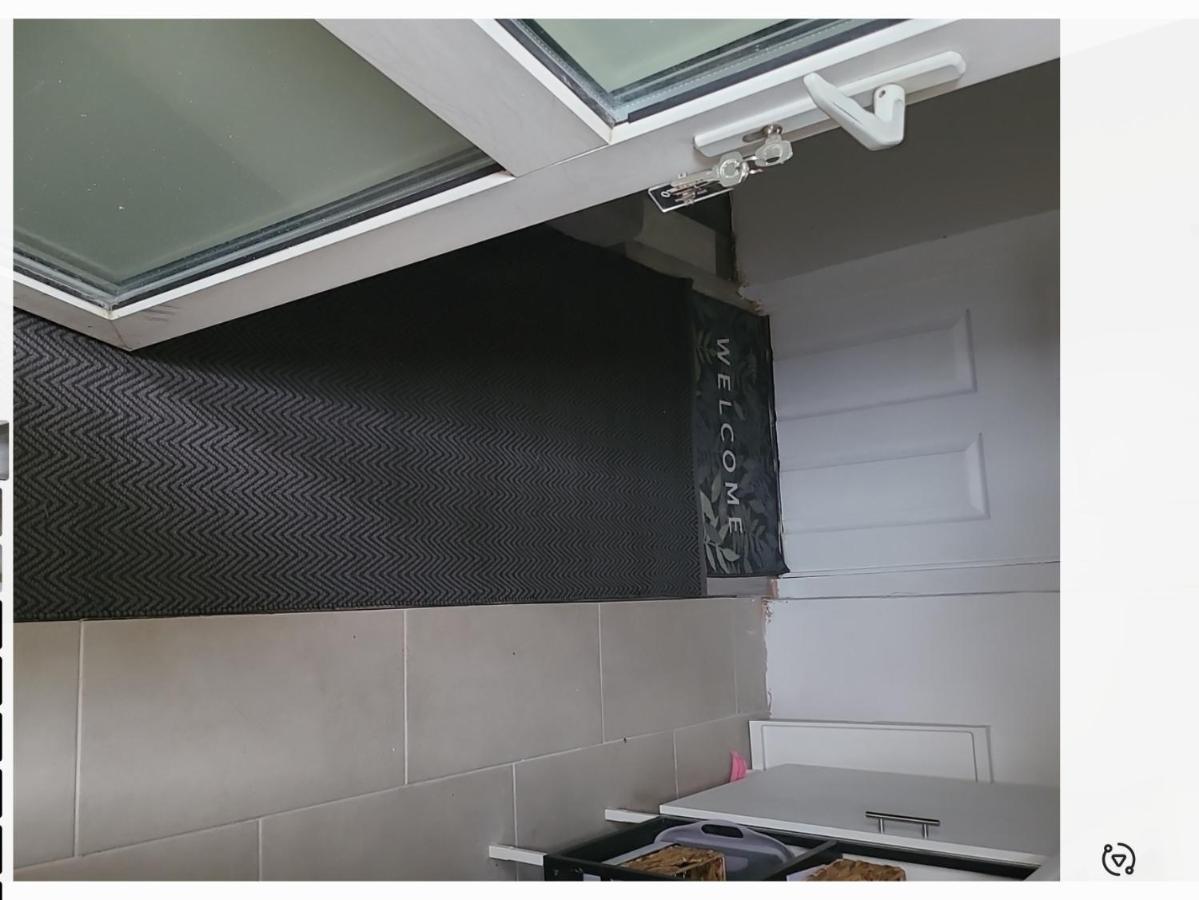Apartamento Hidden Treasure-Netflix And Wi-Fi-Basement Flat Gillingham  Exterior foto