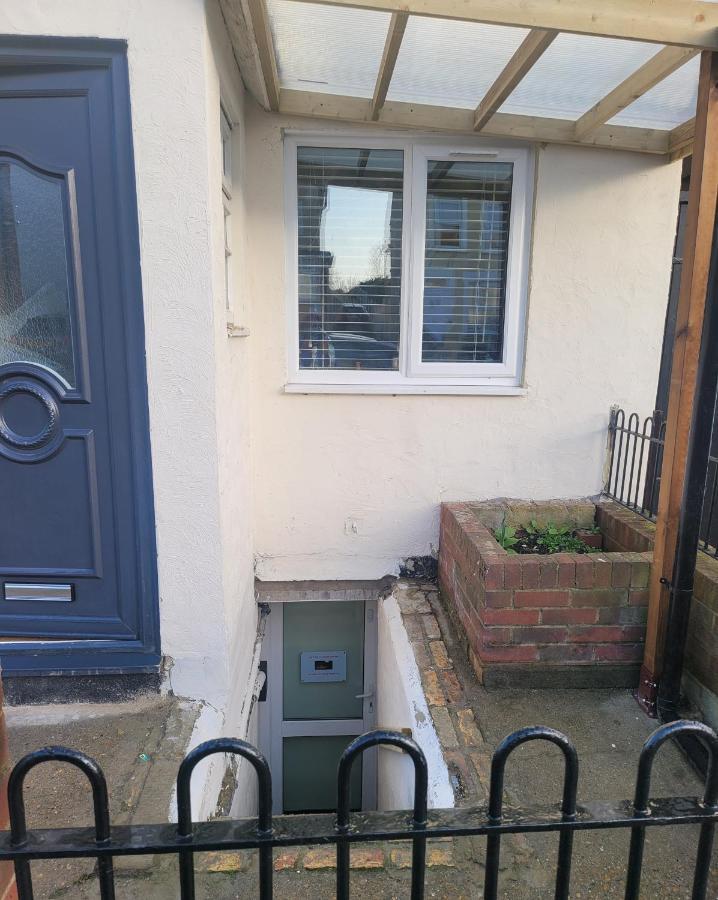 Apartamento Hidden Treasure-Netflix And Wi-Fi-Basement Flat Gillingham  Exterior foto