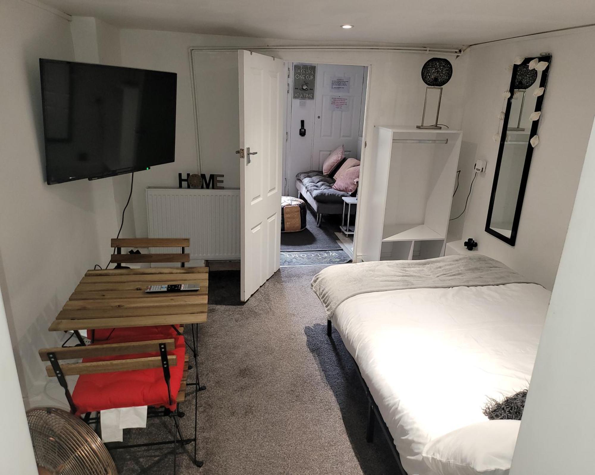 Apartamento Hidden Treasure-Netflix And Wi-Fi-Basement Flat Gillingham  Exterior foto